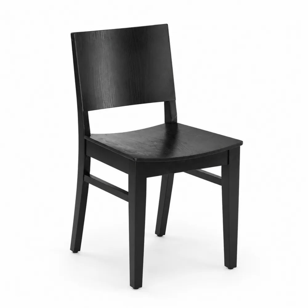Chaise en bois massif