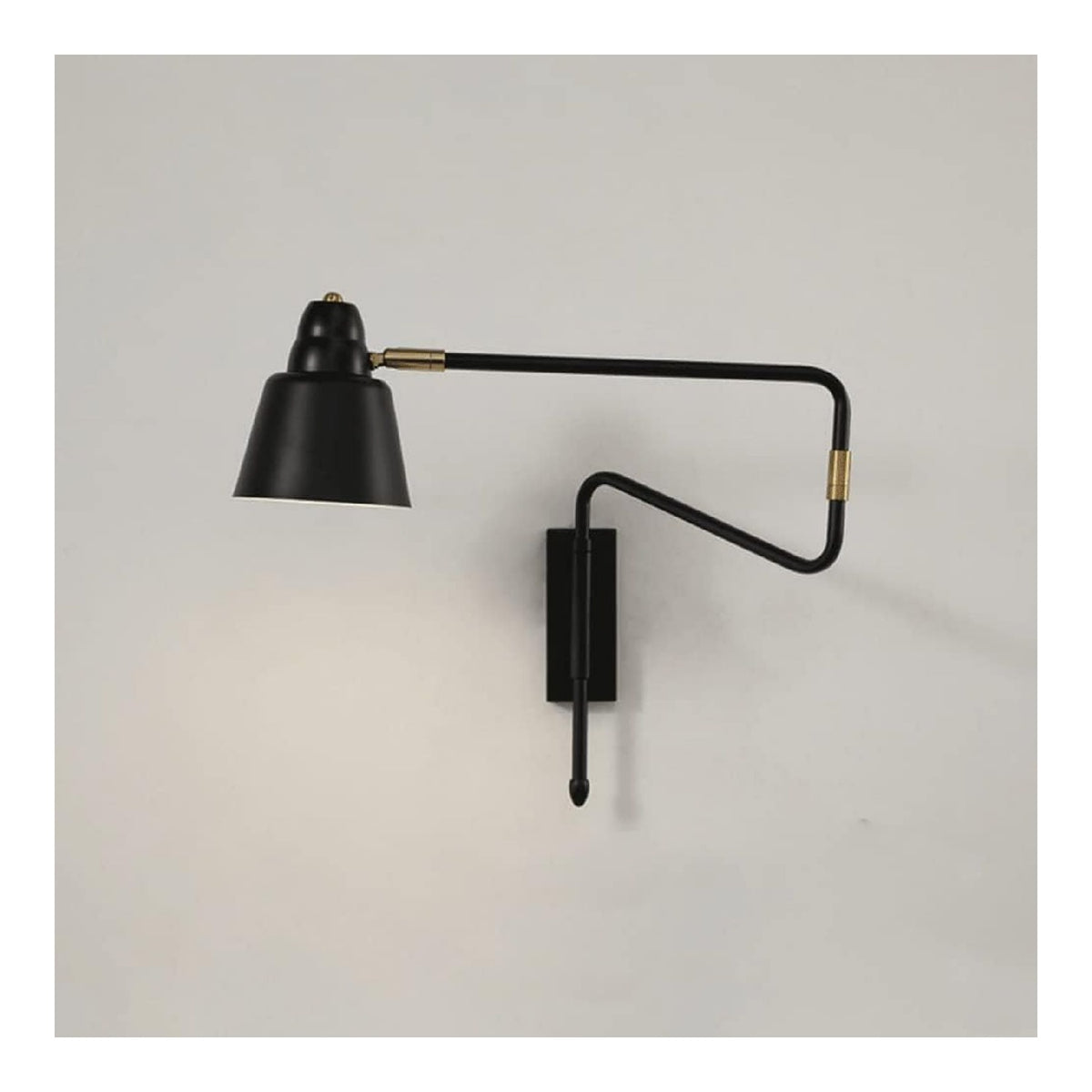 Luminaire Noir et Ambre a silhouette graphique de type applique murale 60 W E27